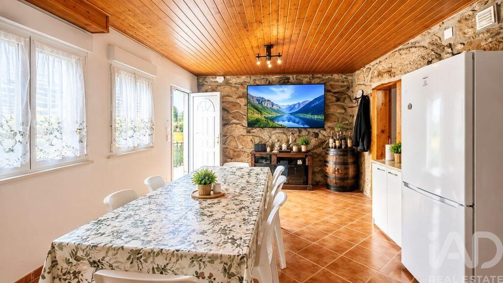 House in Seixo da Beira - Image 3