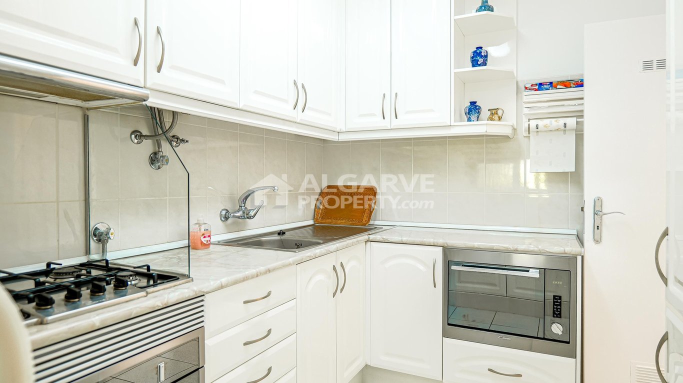 House in Quarteira - Image 3