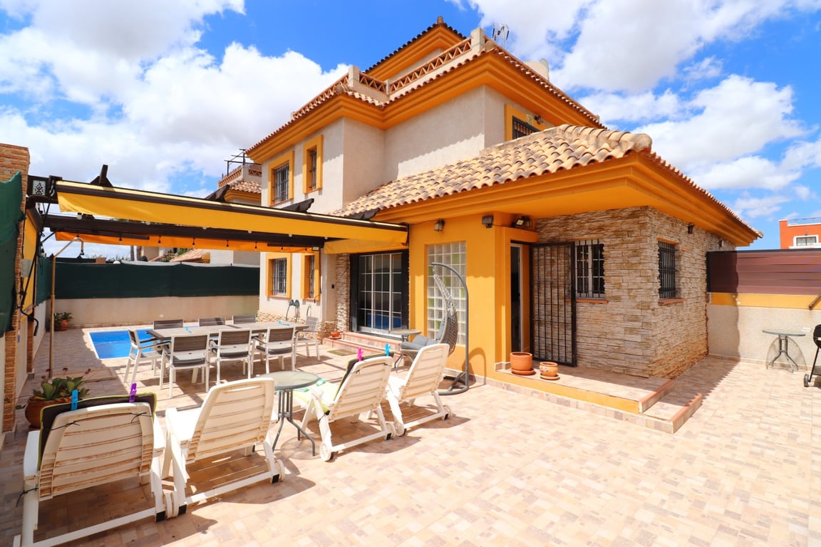 Villa in Los Montesinos