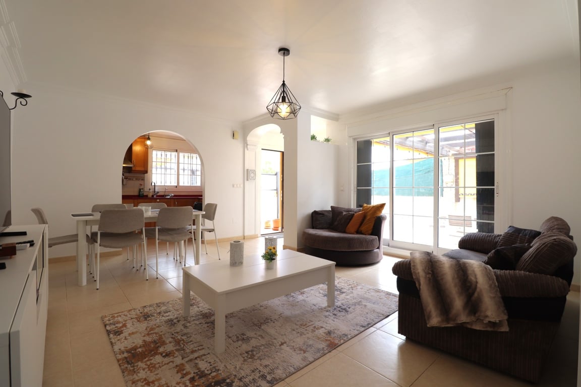 Villa in Los Montesinos - Image 3