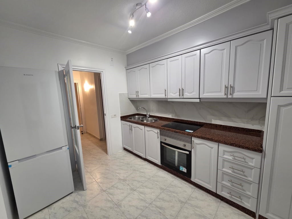 Apartment in Torrevieja - Image 2