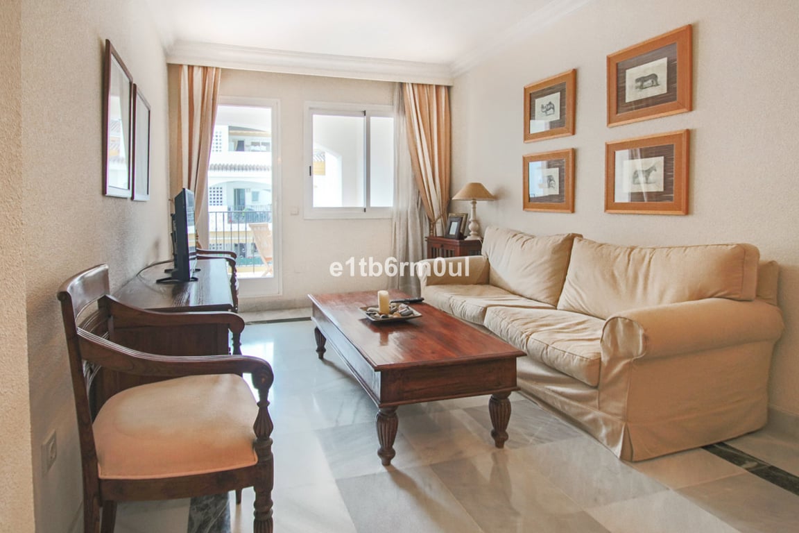 Apartment in Nueva Andalucia - Image 3