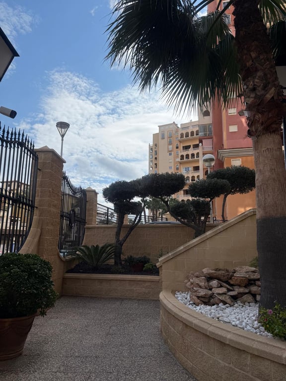 Penthouse in Torrevieja - Image 2