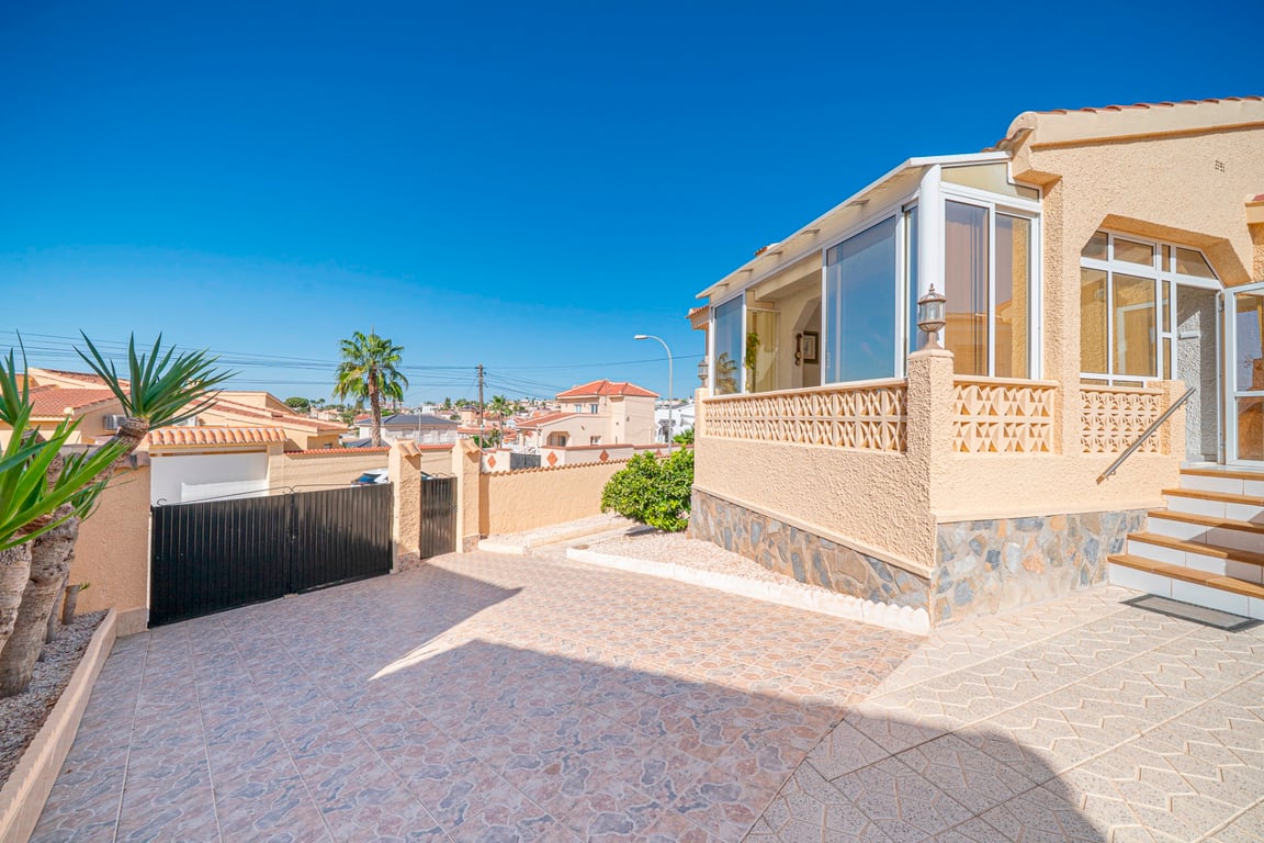 Villa in Ciudad Quesada - Image 3