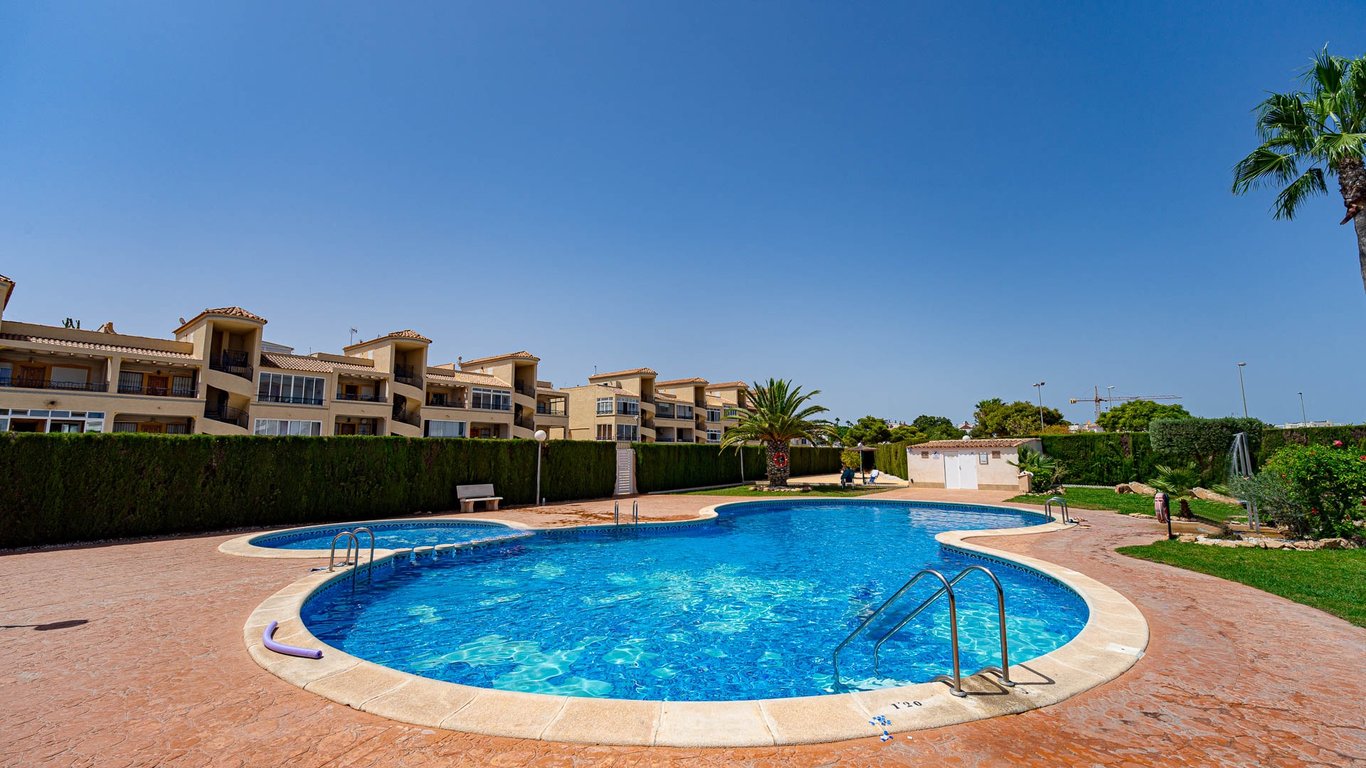 Apartment in Punta Prima - Image 2