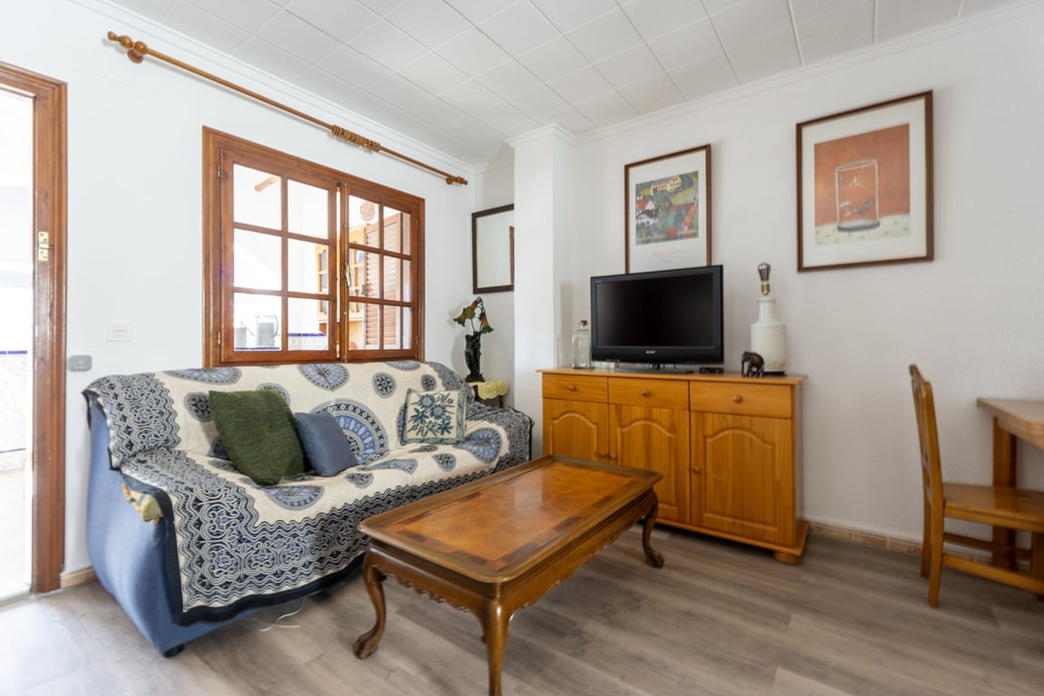 Apartment in Los Tarragas - Image 2