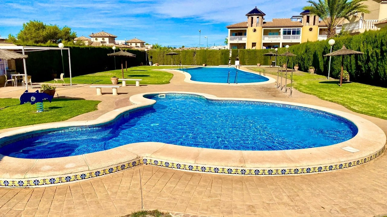 Villa in Villamartin - Image 2
