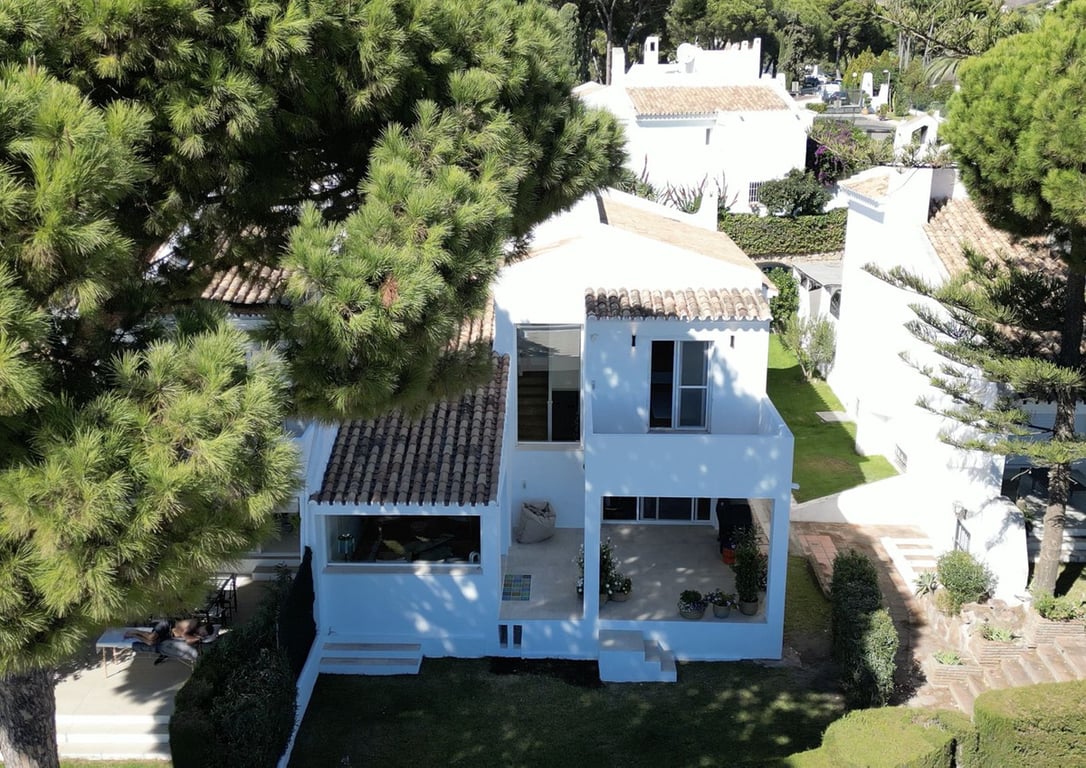Villa in Nueva Andalucia