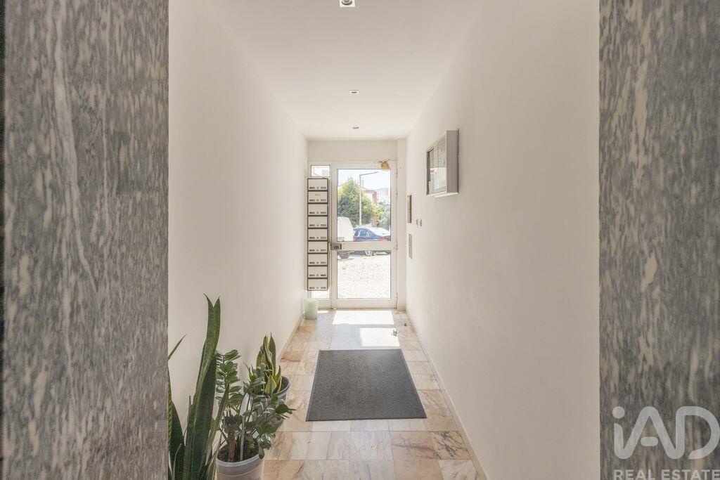 Apartment in Povoa de Santa Iria - Image 3