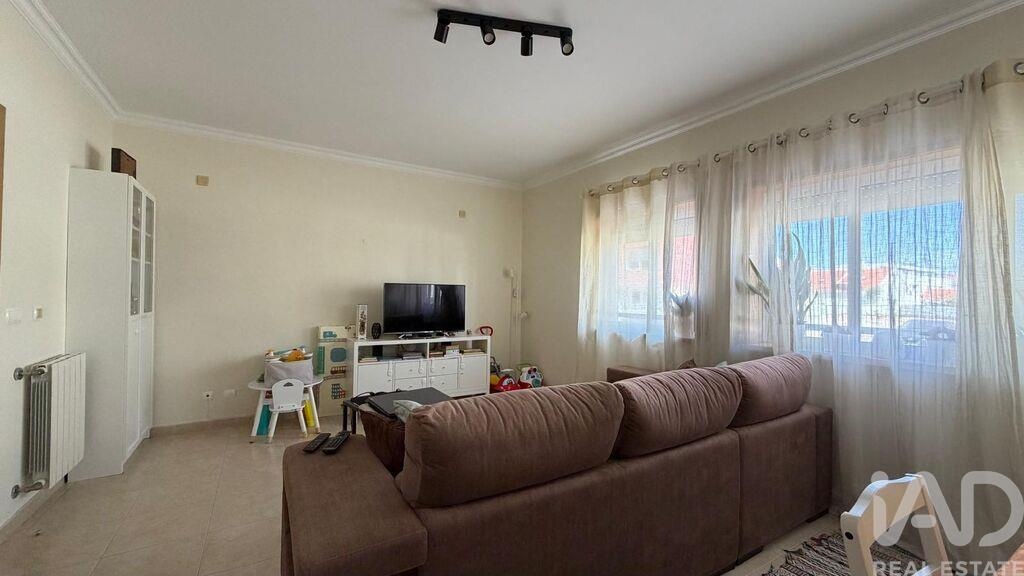 Apartment in Alto-Estanqueiro-Jardia - Image 3