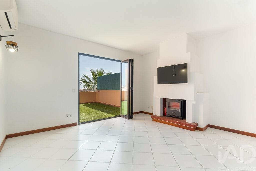 Apartment in Oura - Image 3
