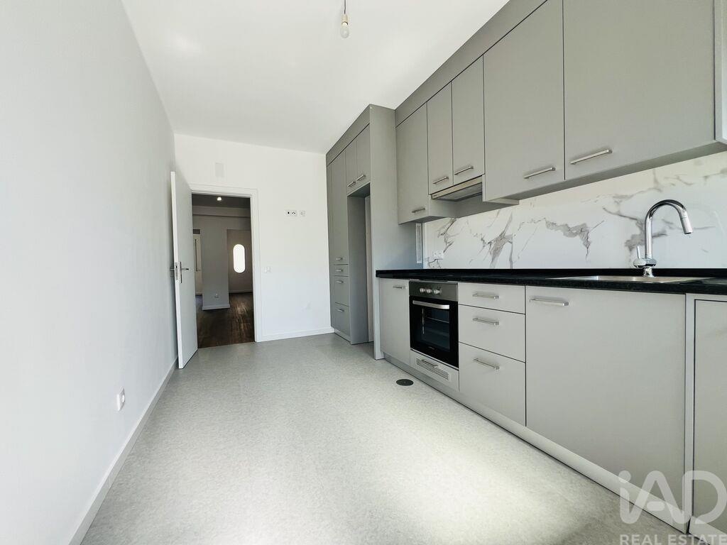 Apartment in Miranda do Corvo - Image 3