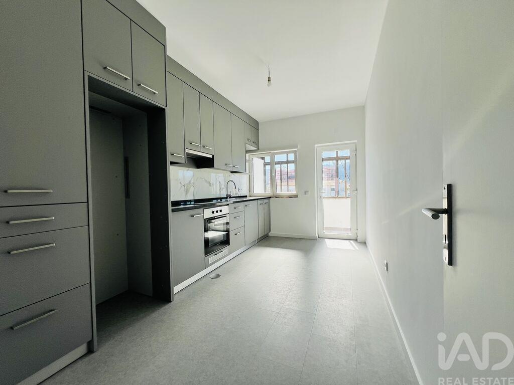 Apartment in Miranda do Corvo - Image 2