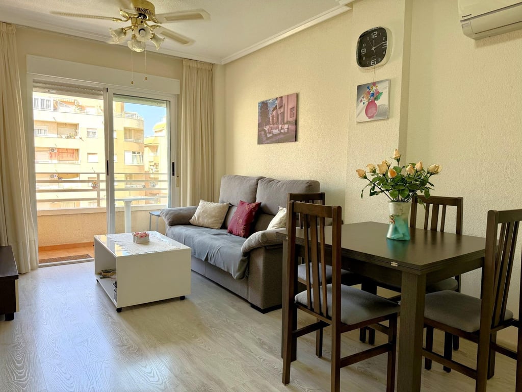 Apartment in Torrevieja - Image 2