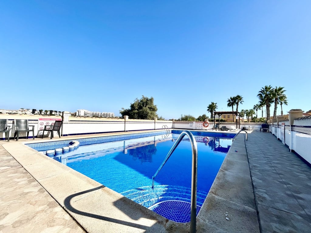 Apartment in Cabo Roig - Image 2