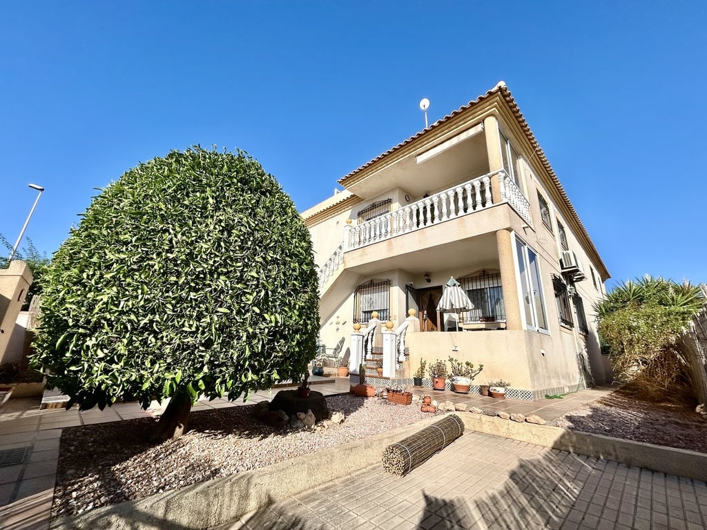 Apartment in Cabo Roig - Image 3