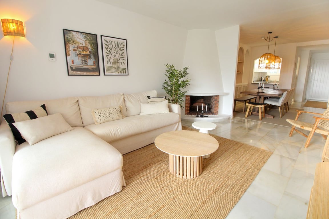 Apartment in Sitio de Calahonda - Image 2