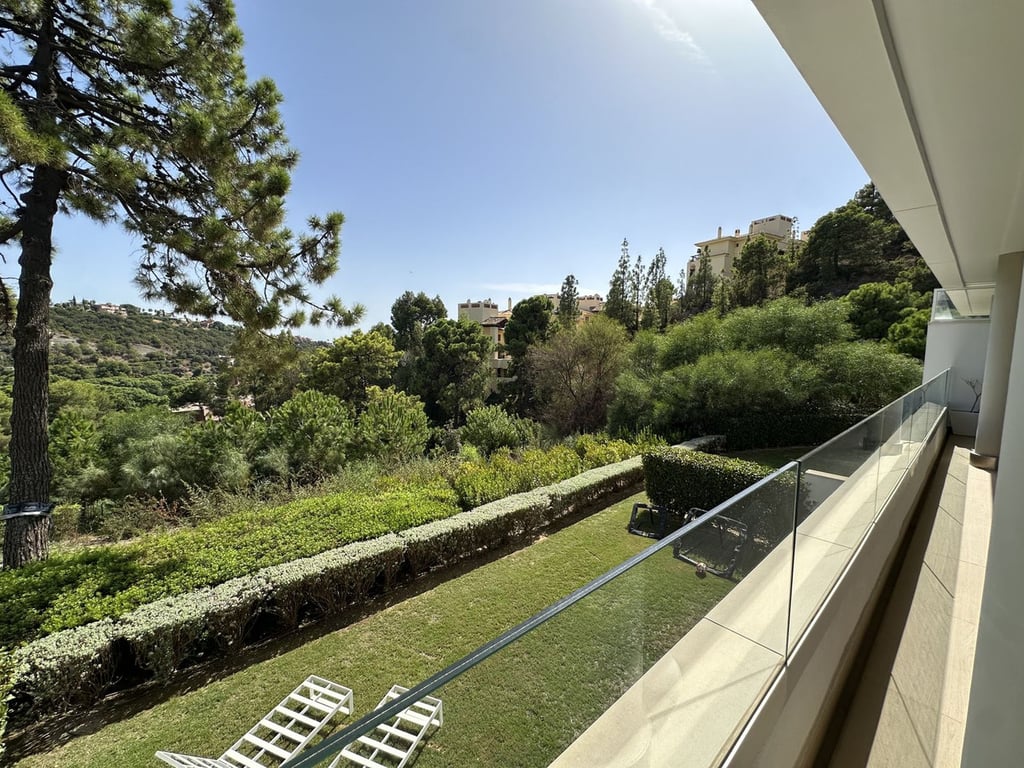 Apartment in Benahavis - Image 3