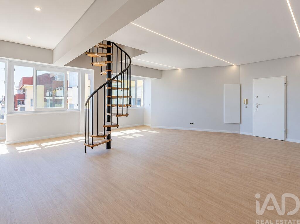 Apartment in Oeiras - Image 2