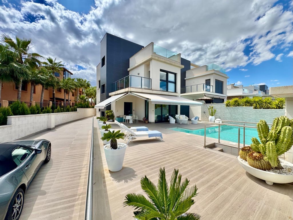 Villa in San Miguel de Salinas