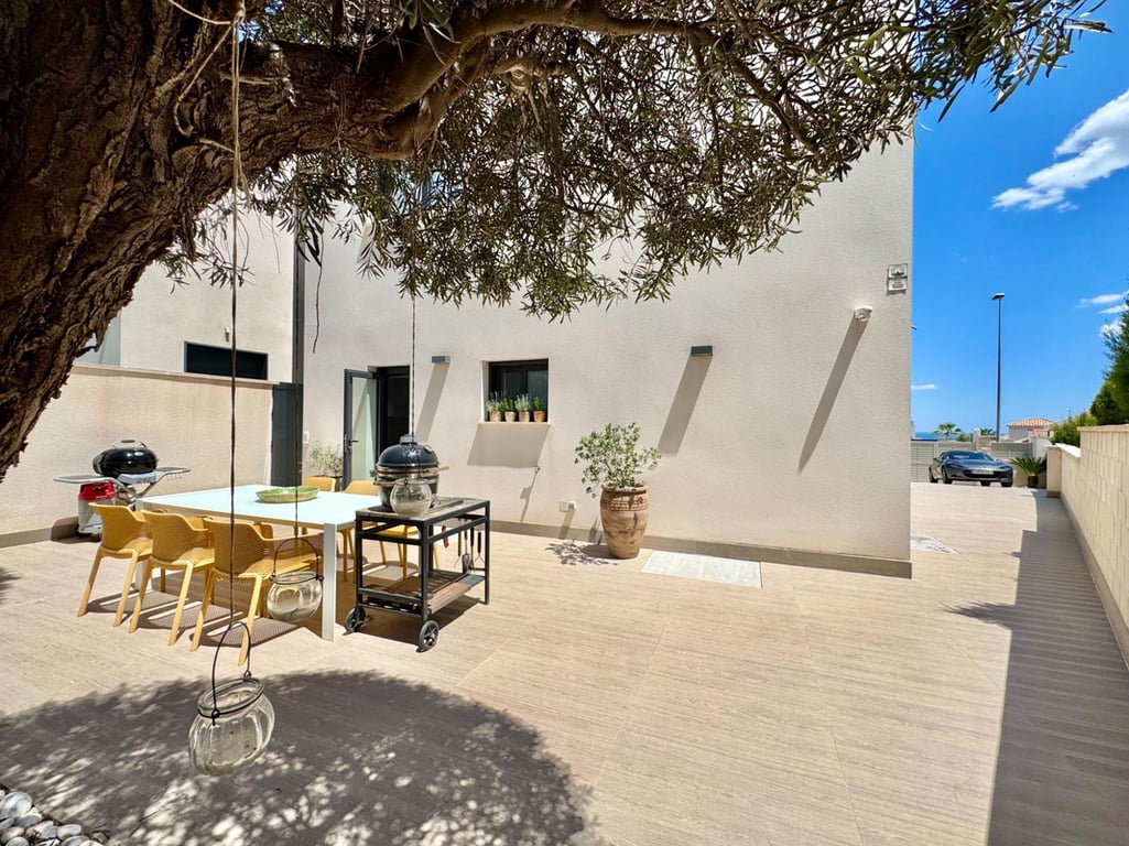 Villa in San Miguel de Salinas - Image 3