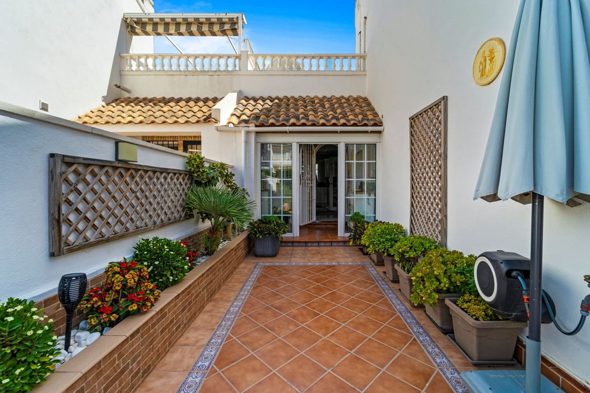 Villa in Los Dolses - Image 2