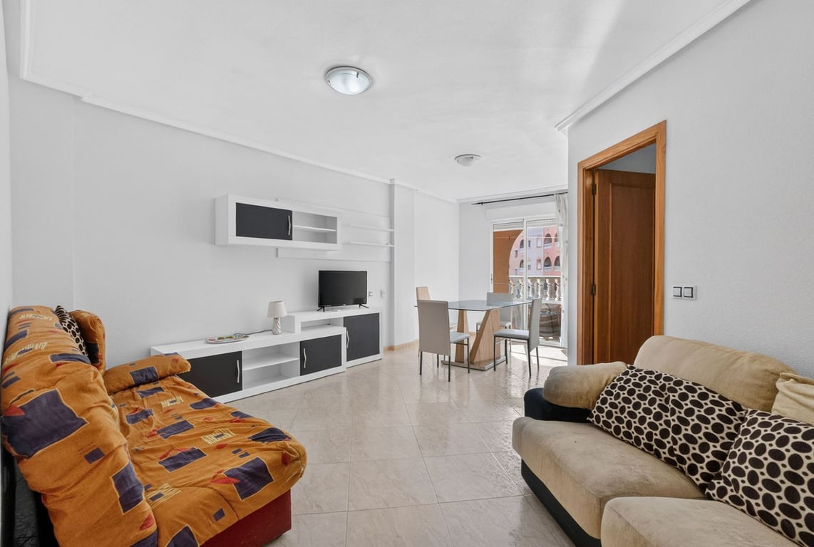 Apartment in Torrevieja - Image 2