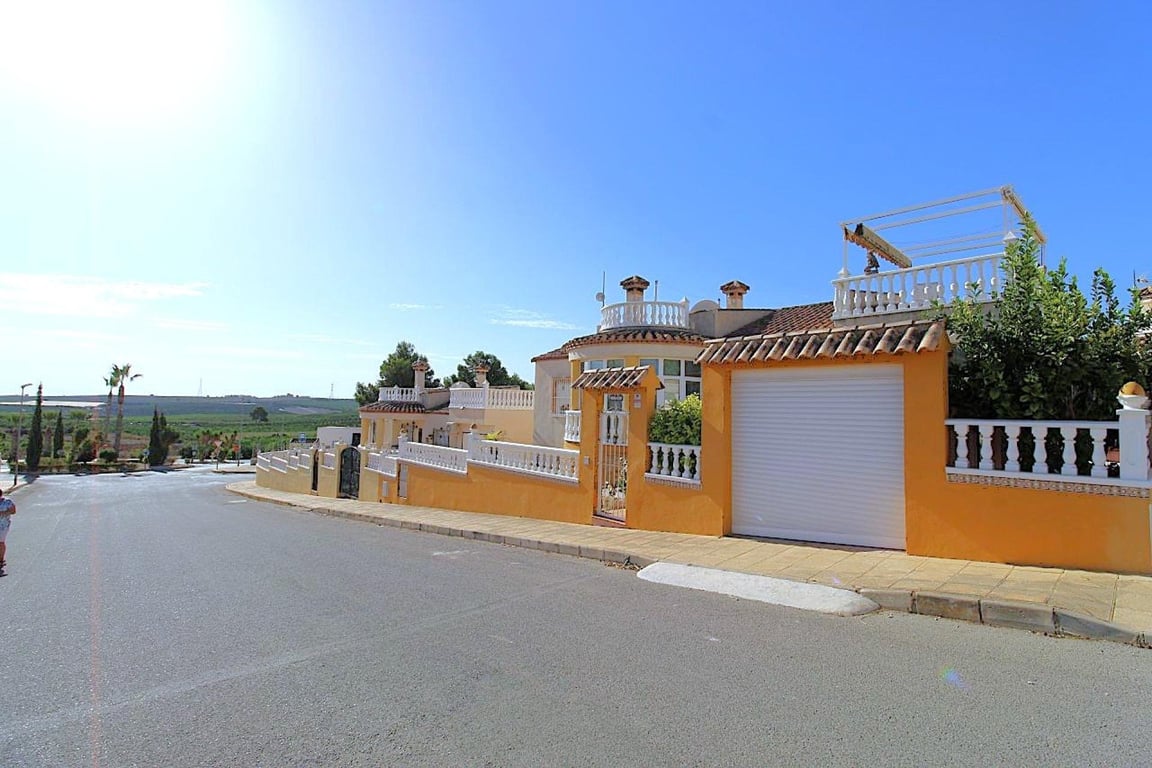 Villa in San Miguel de Salinas - Image 3