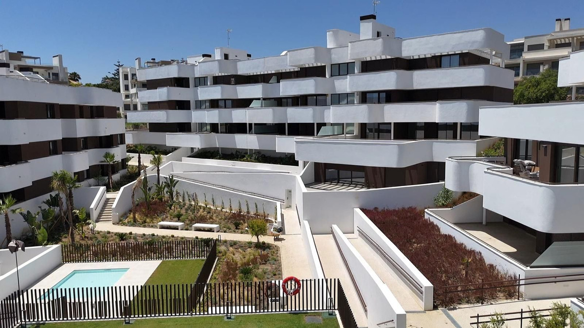 Apartment in Estepona - Image 2