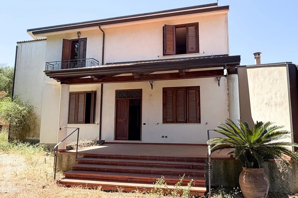 Villa in Sant'Agata di Militello