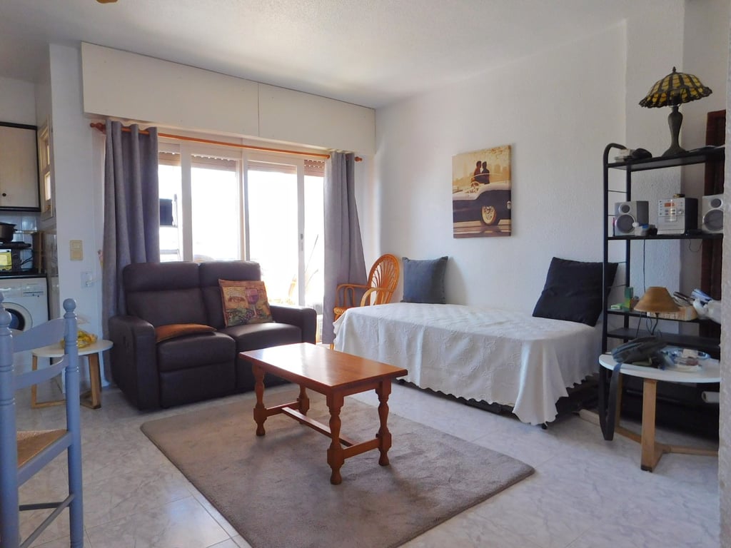 Apartment in Villamartin - Image 2