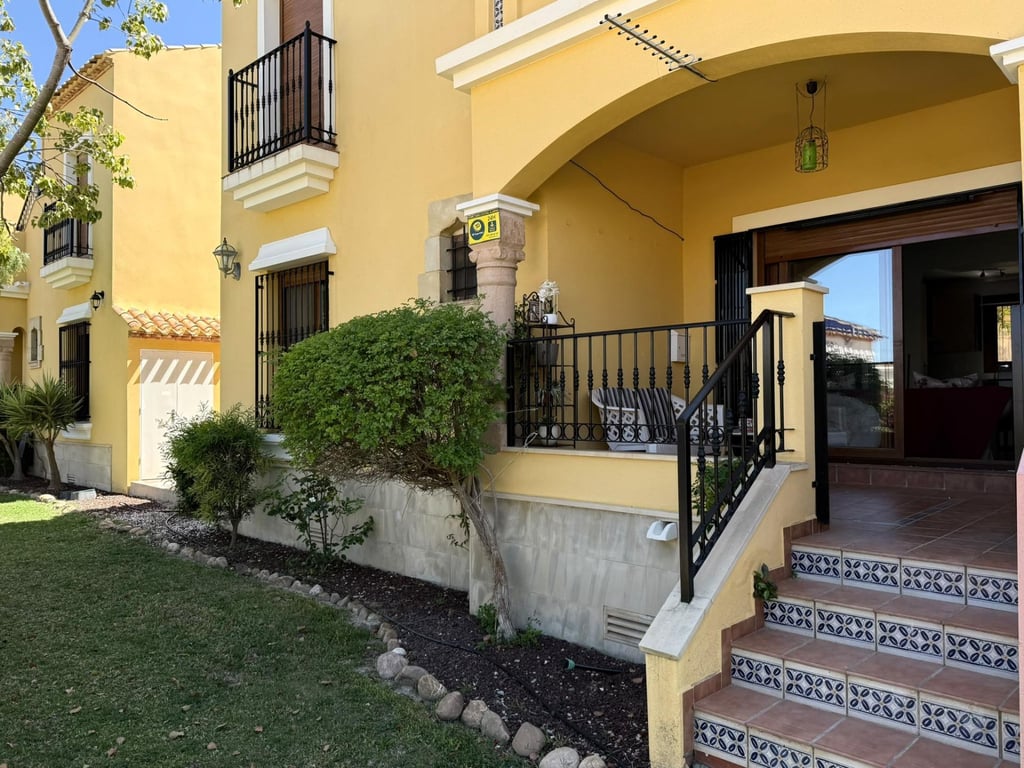 House in Urbanizacion los Balcones - Image 3