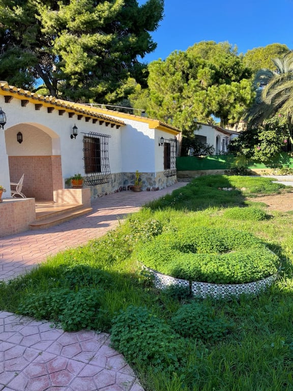 Villa in Punta Prima - Image 2