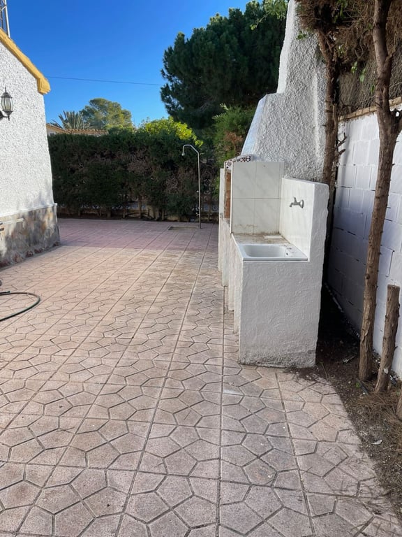 Villa in Punta Prima - Image 3