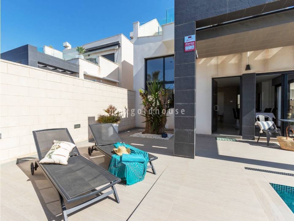 Villa in Ciudad Quesada - Image 2