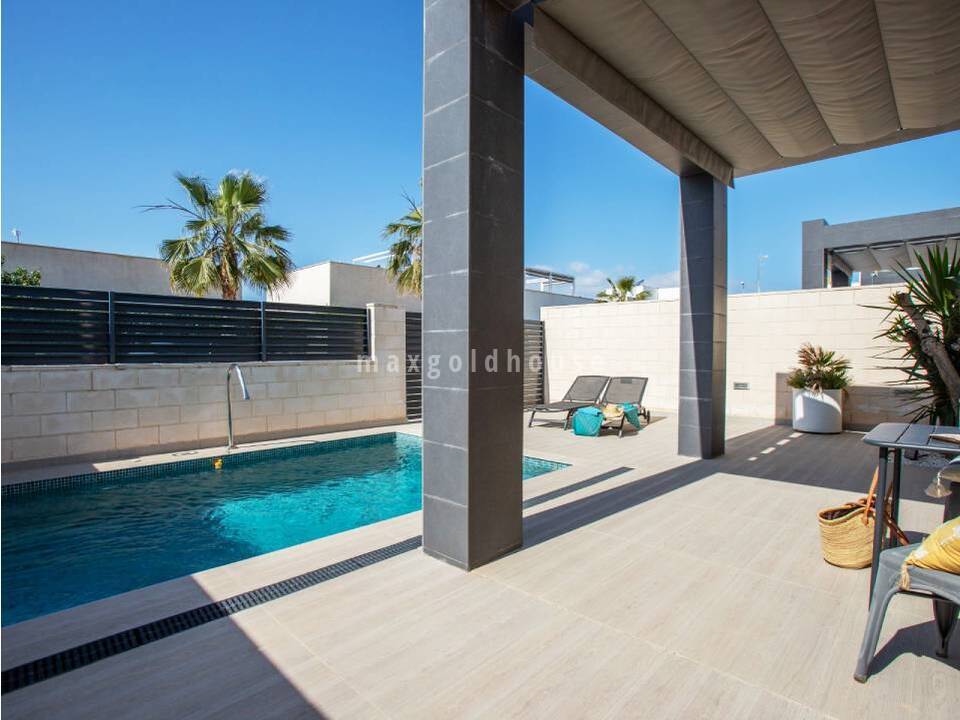 Villa in Ciudad Quesada - Image 3