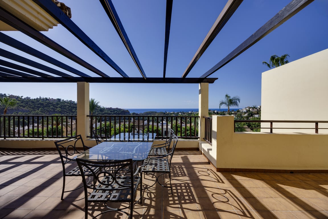 Penthouse in Benahavis - Image 3