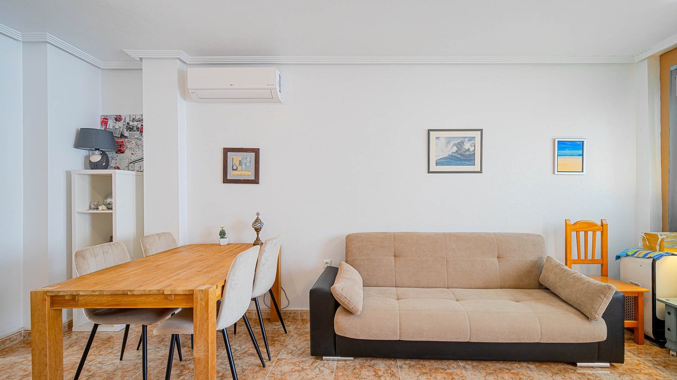 Apartment in Punta Prima - Image 3