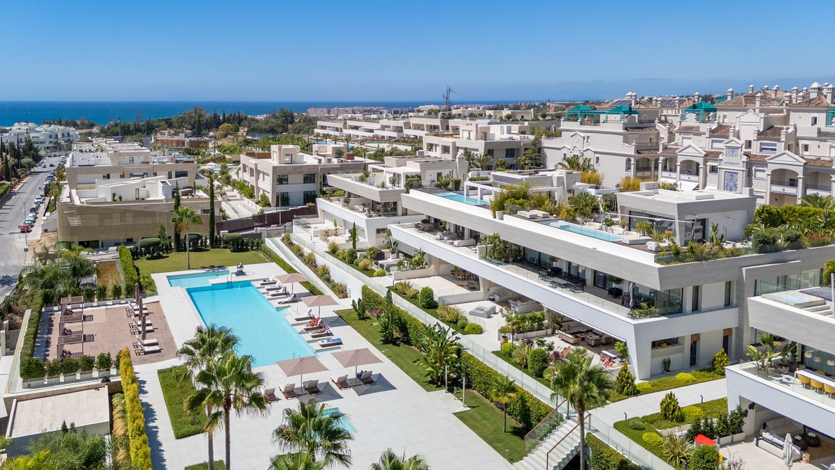 Apartment in Nueva Andalucia - Image 2