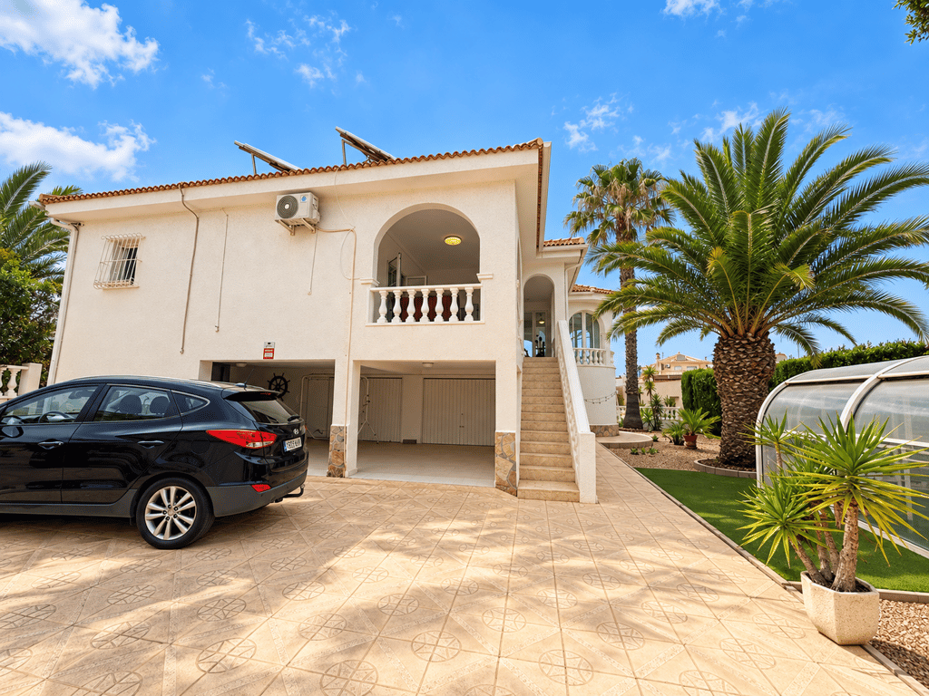 Villa in Ciudad Quesada - Image 3