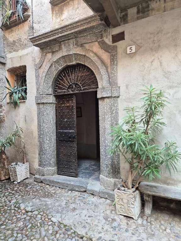 House in Colonno - Image 2