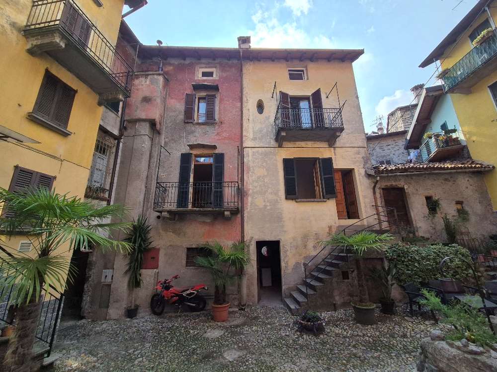 House in Colonno - Image 3
