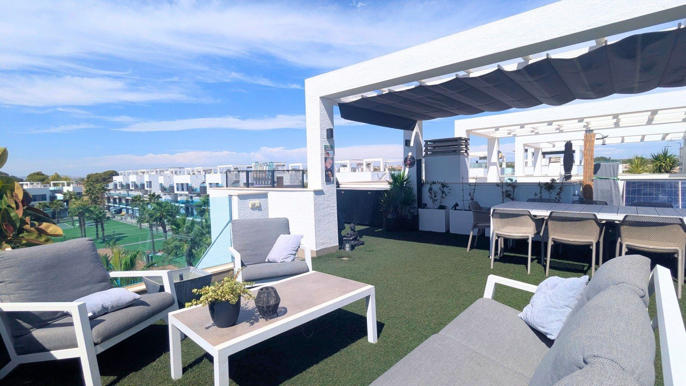 Apartment in Urbanizacion El Raso - Image 3