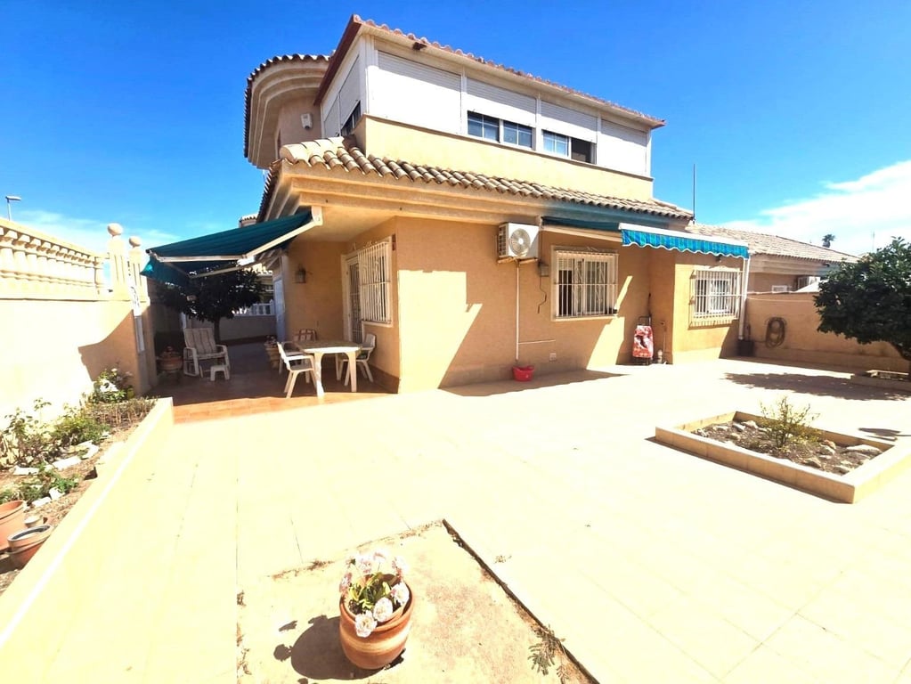 Villa in Urbanizacion los Balcones - Image 2