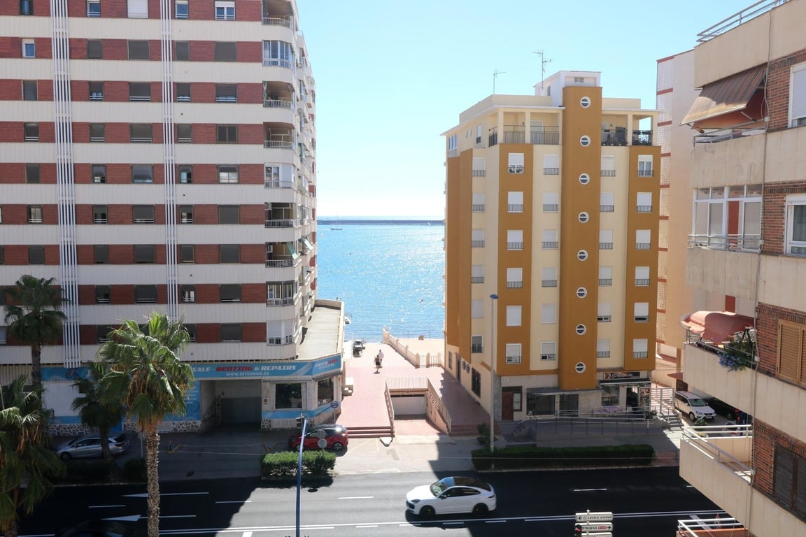 Apartment in Torrevieja - Image 2