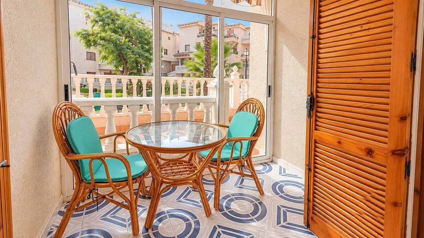 Apartment in Torrevieja - Image 2