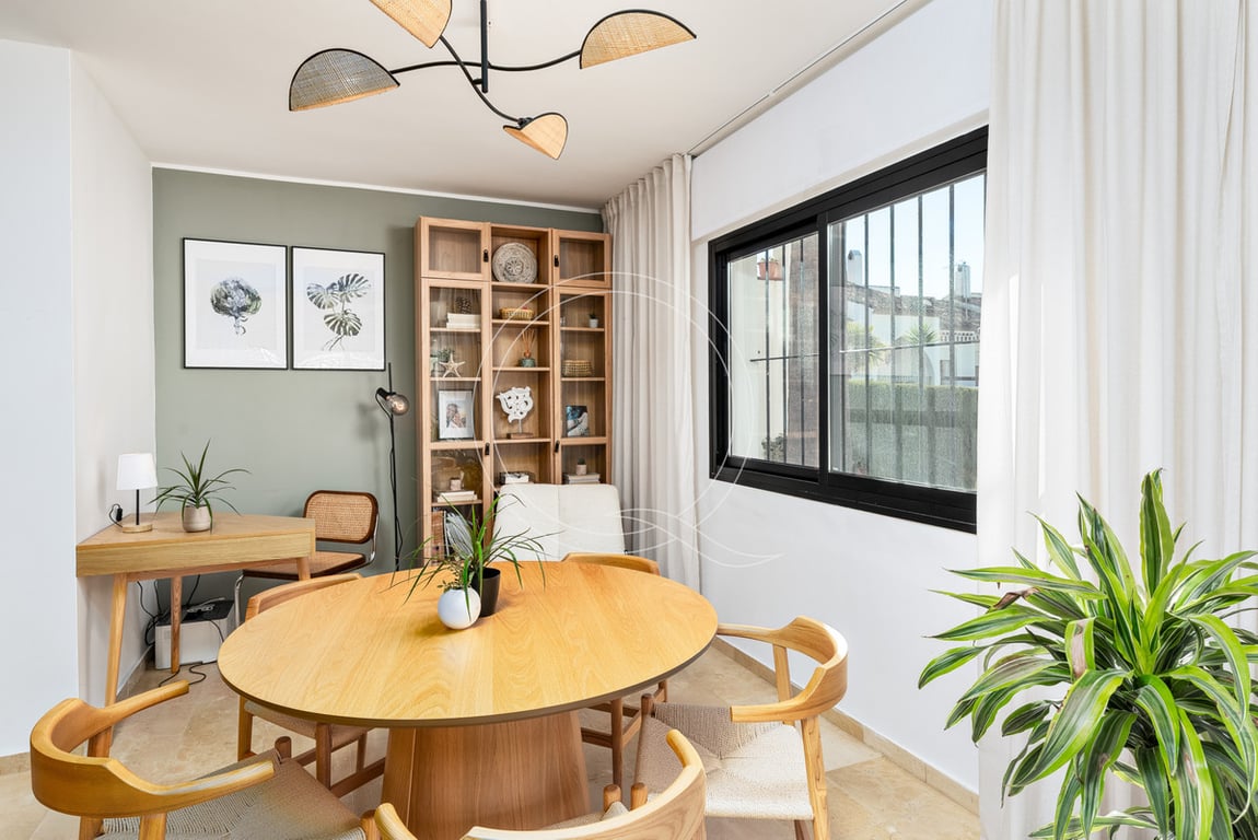House in Estepona - Image 3