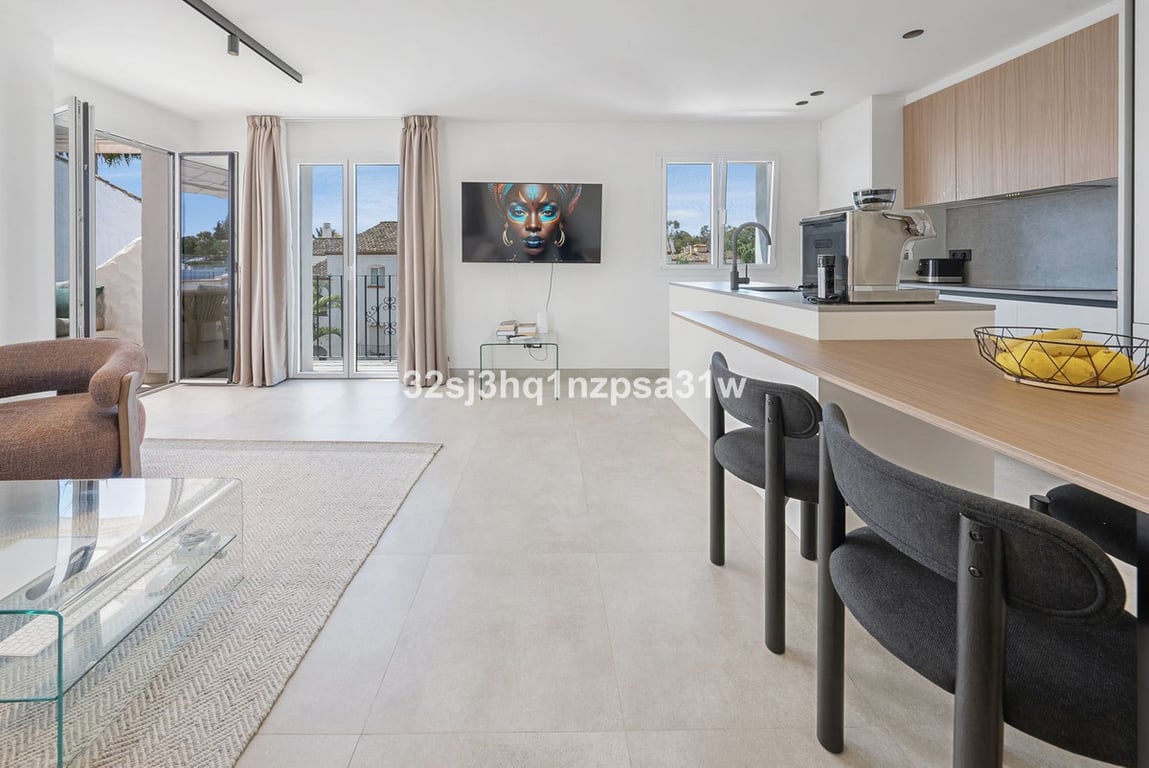 Penthouse in Estepona - Image 2