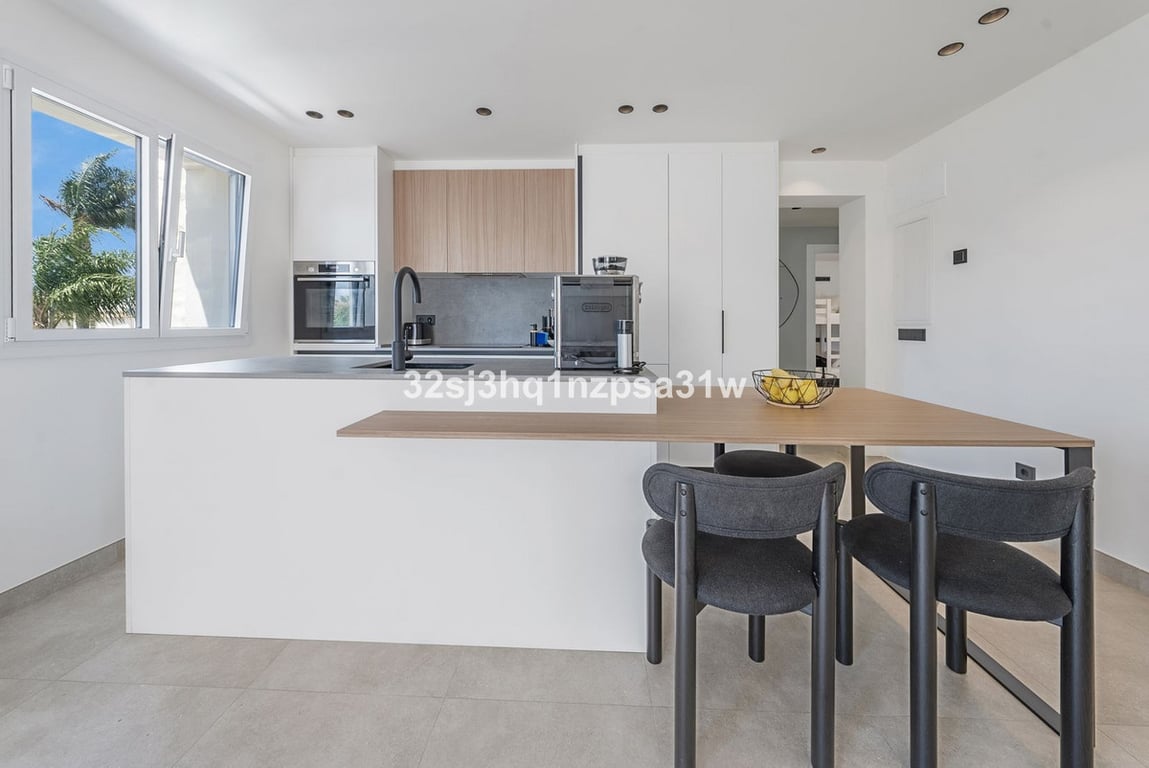 Penthouse in Estepona - Image 3
