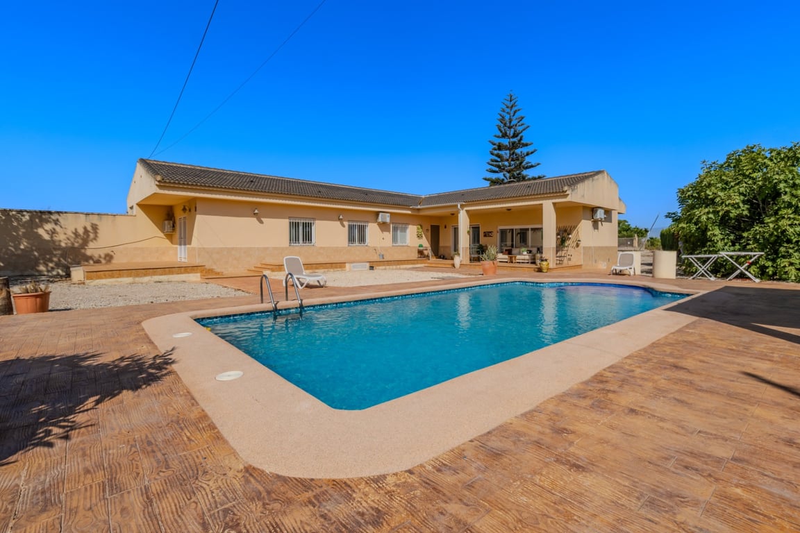 Farm, Ranch or Equestrian in Almoradi
